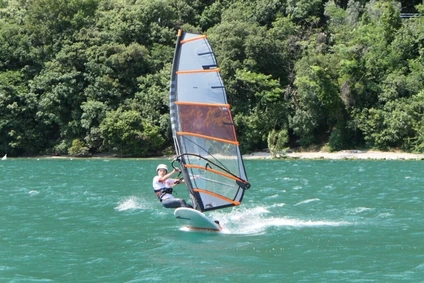 Windsurf Privatstunde am Prà im Hafen von Tignale am Gardasee 2 Windsurf Privatstunde am Prà im Hafen von Tignale am Gardasee 2